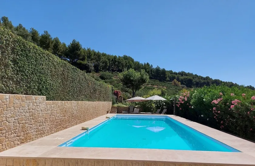 Jolie maison provençale entre vignes et oliviers - le calme à la Côte d'Azur - Image 1