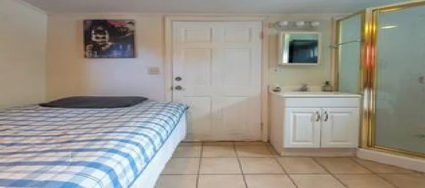 Mini Private-Entry Tranquil Room - Image 1