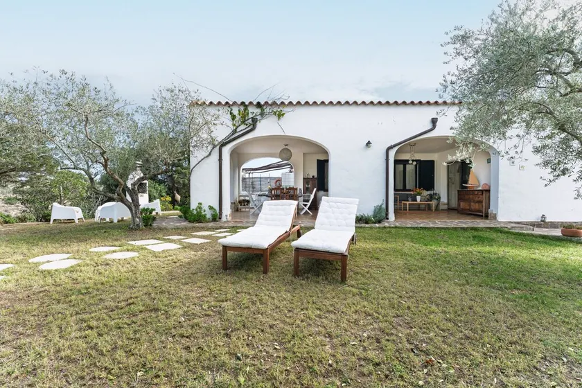 Rustic Villa, Air Conditioning and Beautiful Garden - Image 1