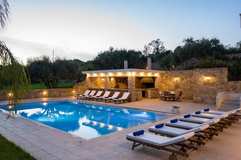 Melitini in Souda With 7 Bedrooms and 6 Bathrooms - Image 1