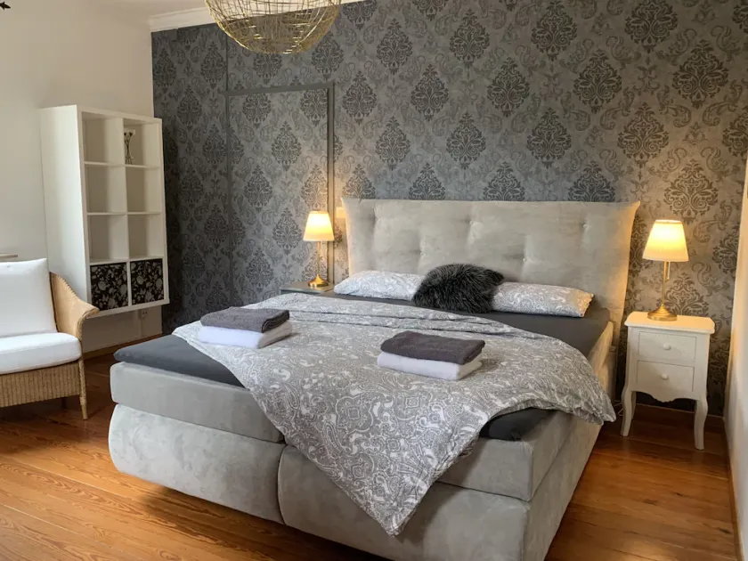 5 minutes from the OUTLET Large XL vacation business city family apartment for 6 guests - Image 1