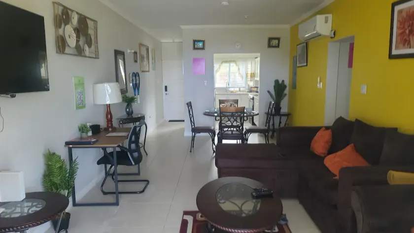 2 BR Apart. w/ pool, gym & tennis court ~ 20 minutes from Dunns River/Ocho Rios - Image 1