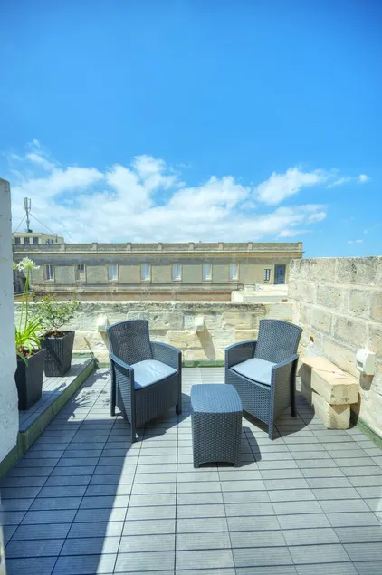 Traditional townhouse terrace near Valletta WENG1 1 - Image 1