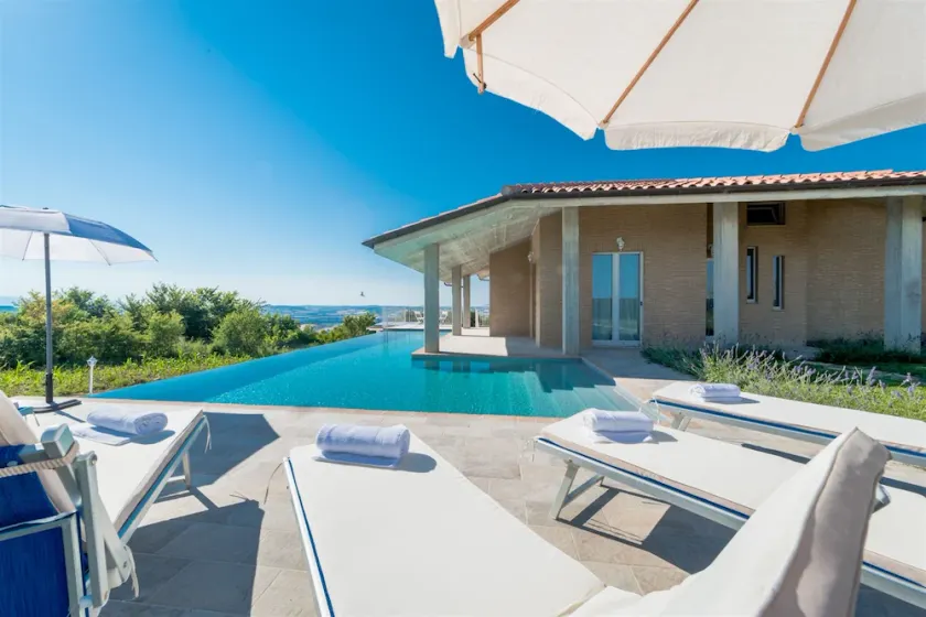 CASA DI EOLO 8 + 2 sover, villa med privat pool til eksklusiv brug! - Image 1