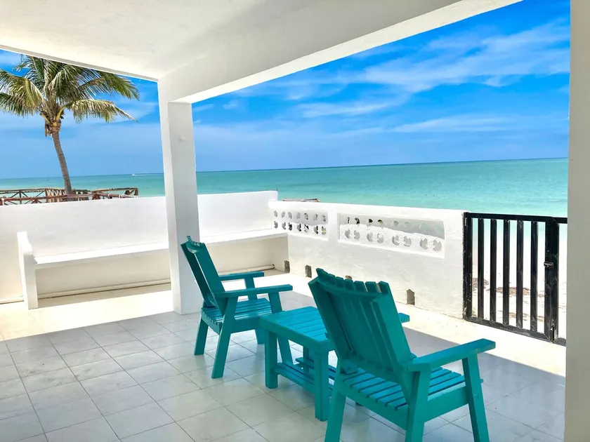 Well-located 3 BR Beachfront house - Image 1