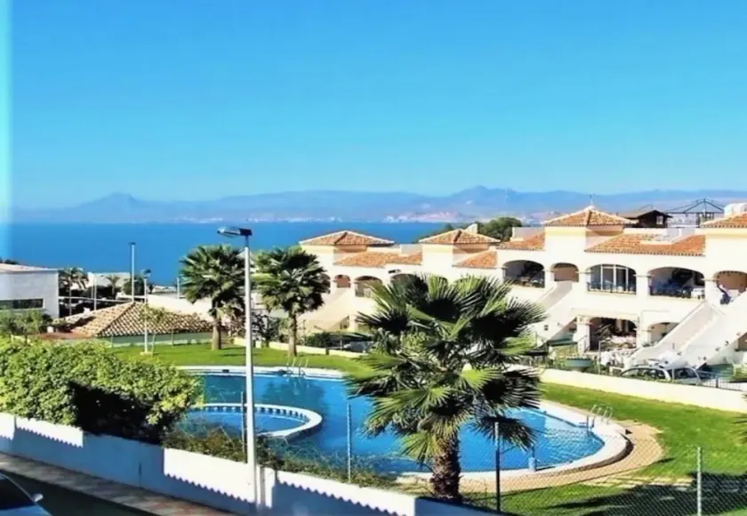 Bungalow Avec Solarium à 5mn des Plages - Image 1
