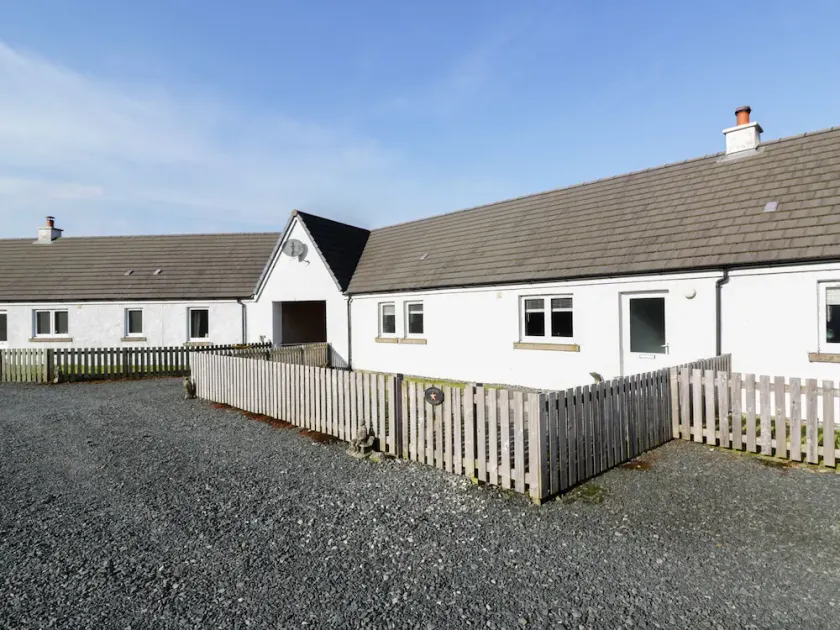 SØSTJERNER COTTAGE, kæledyr venlige i Salen, Isle Of Mull, ref 938.192 - Image 1
