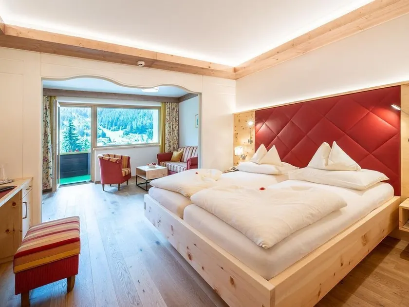 Juniorsuite 42 m² / Zirbe - Thermenwelt Hotel Pulverer - Image 1