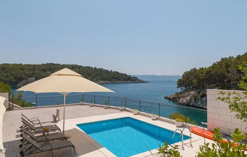 Stunning home in Milna - Image 1