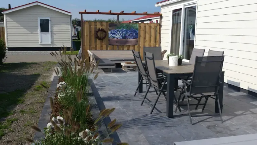 Charmingly decorated chalet Florence 1 near the sea serooskerke - Image 1
