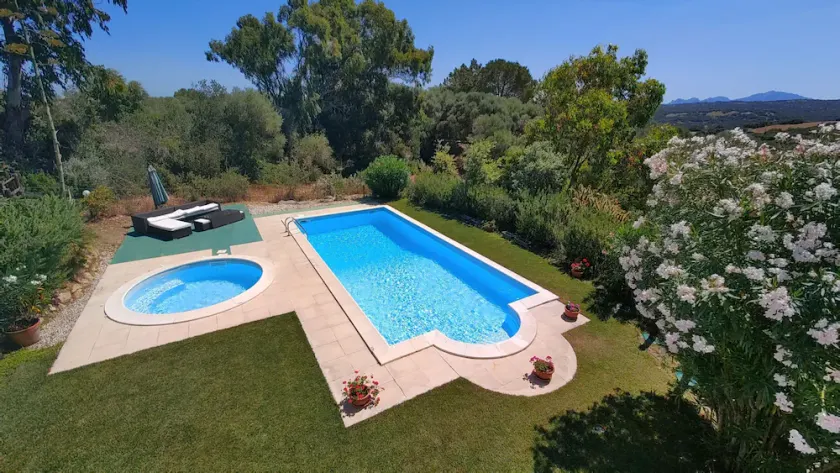 Villa Larco, private Villa, Pool & Gärten & atemberaubende Aussichten - Image 1