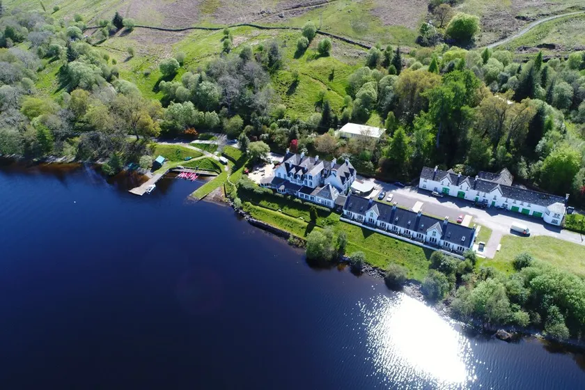 Stunning 3 Bedroom Lodge with Sauna ,Hot Tub and Lochside Leisure Deck - Image 1