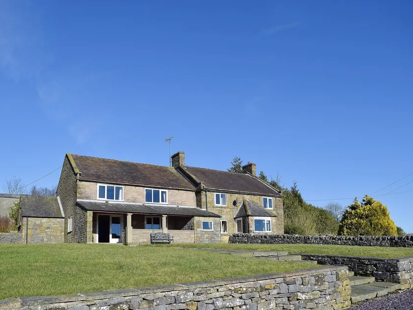 5 bedroom accommodation in Butterton - Image 1