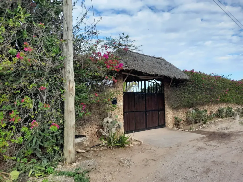 Villa with large garden 500 mt from the sea 2 bedrooms - Image 1