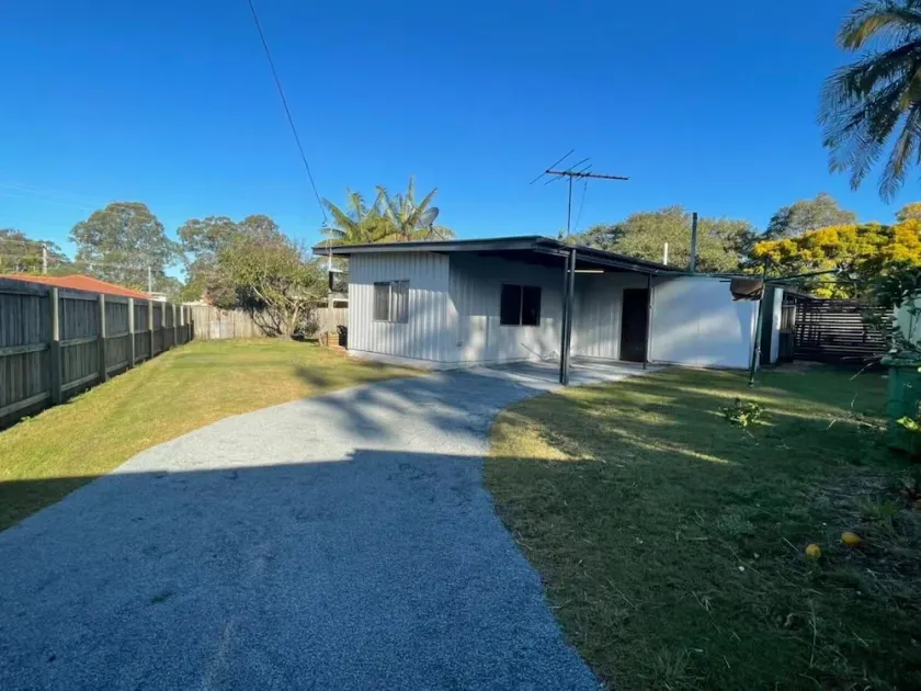 Lovely 3 Bedder Condo with Trailer parking space in Kallangur - Image 1