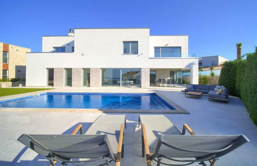 Villa Sia mit privatem Pool, Meerblick und Garage - Image 1