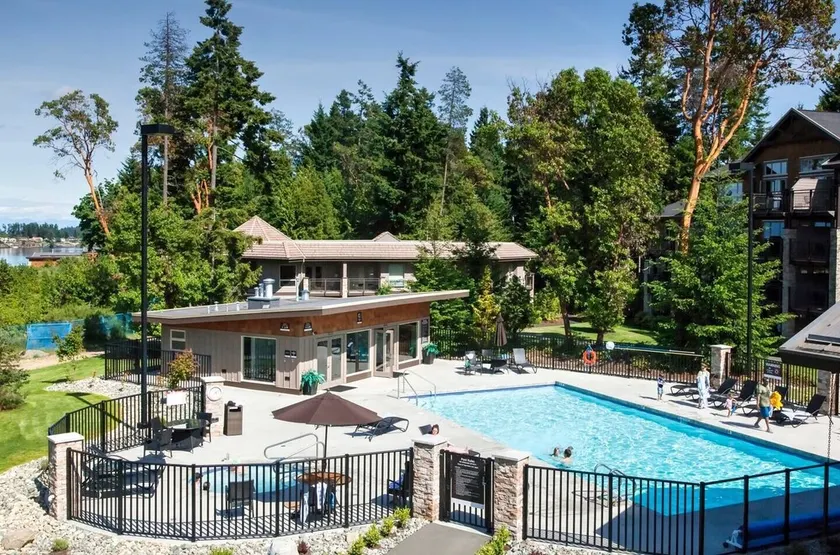 Luxury Townhouse on Rathtrevor Beach with Pool - Image 1