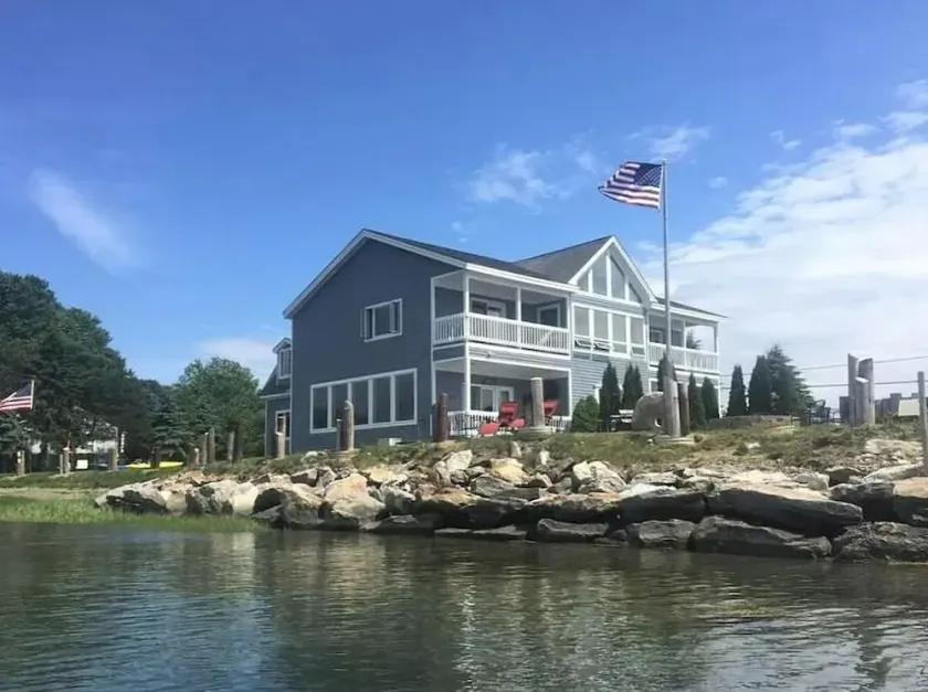 Oceanfront 4 bed, 3 bath colonial beach home, right on Casco Bay! - Image 1