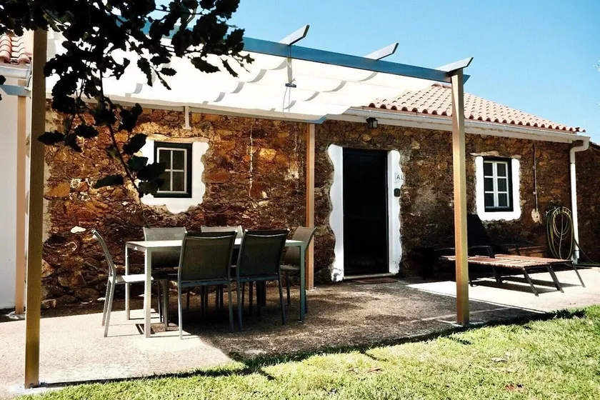 Maison de campagne « Vale do Espinheiro » avec vue sur le lac, jardin privé et Wi-Fi - Image 1