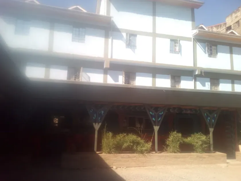 Jaws Palace Umoja - Image 1