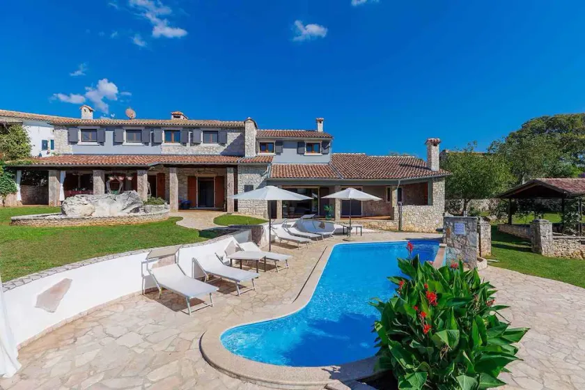 Villa with swimming pool, sauna and indoor pool - Image 1