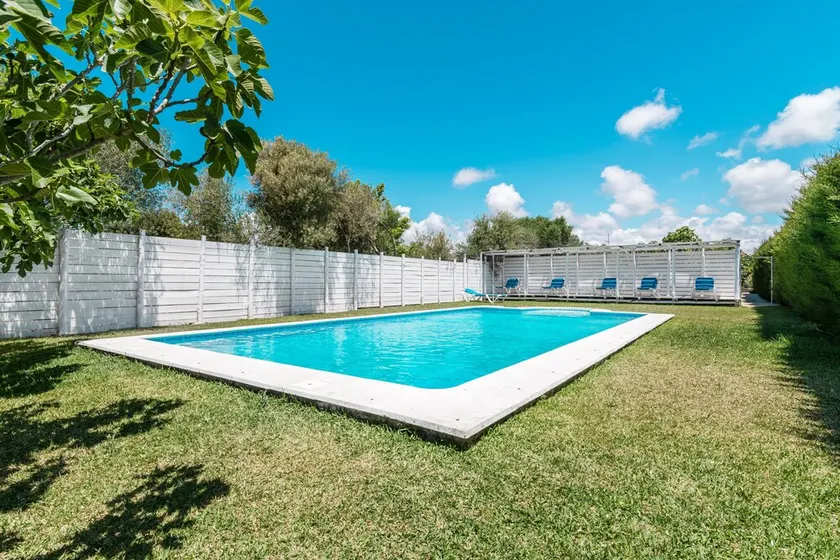 Casa Vacacional 'El Olivo' con Piscina Compartida, Terraza Privada y Wi-Fi - Image 1