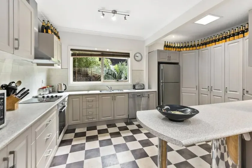 Barwon Veuve Cottage - Image 1