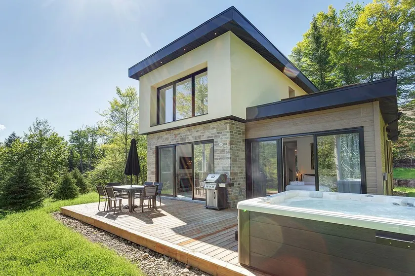 Sunny Chalet with Hot Tub near Tremblant. Pet friendly! - Image 1