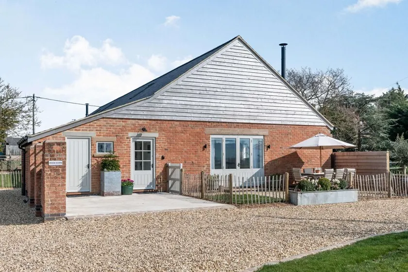 Dog friendly holiday home with superb garden and rural location - Ridge Barn - Image 1