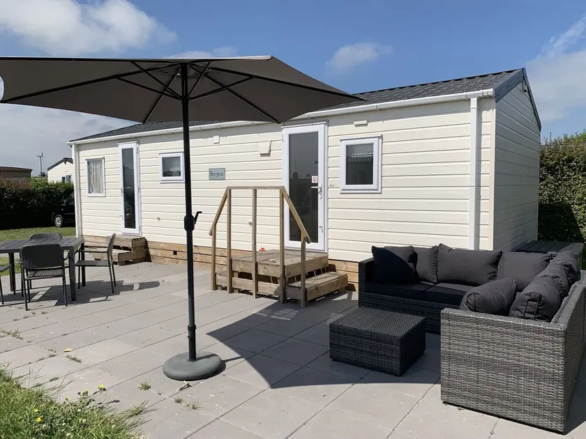 Chalet Lynn - Oosterschelde Camping in Kamperland - Image 1