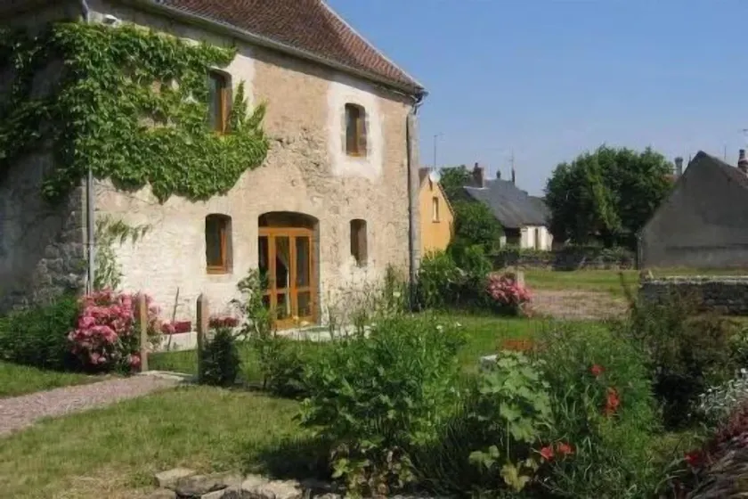 Spacious cottage on the banks of the Nivernais Canal, 5 people, all comfort - Image 1
