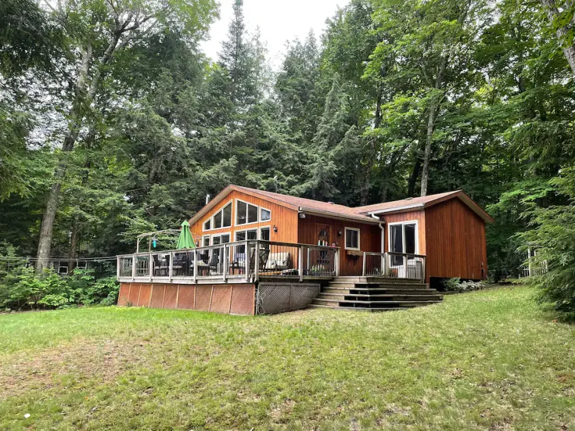 Muskoka Family Paradise! *Hot Tub* *Lakefront* *Fire Pit* *Snow Trails* - Image 1