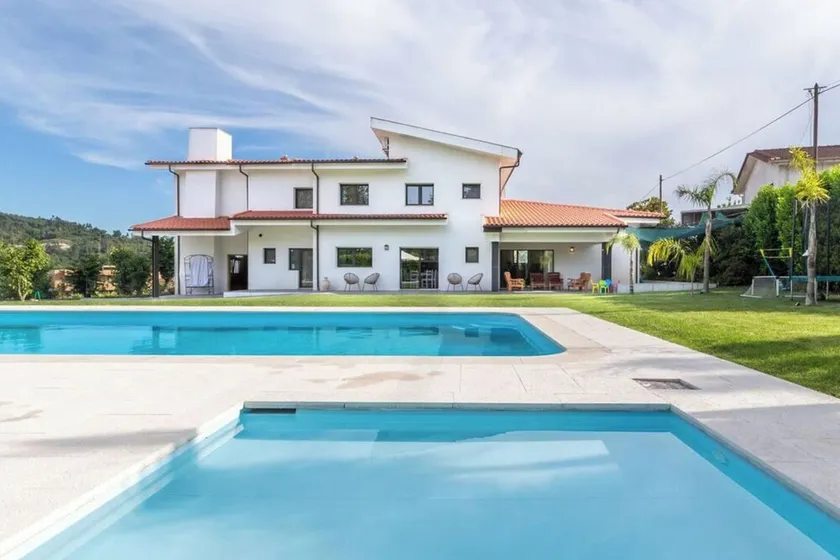 6-Bed House - Sleeps 12 - Pool, Bbq, Pool Table - Image 1