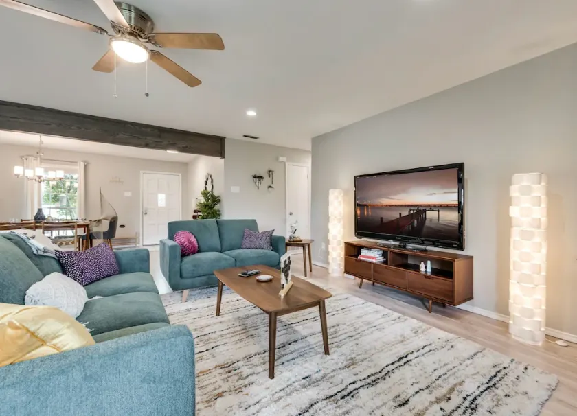 Stylish Mid Century Modern Home @ Lake Ray Hubbard - Image 1