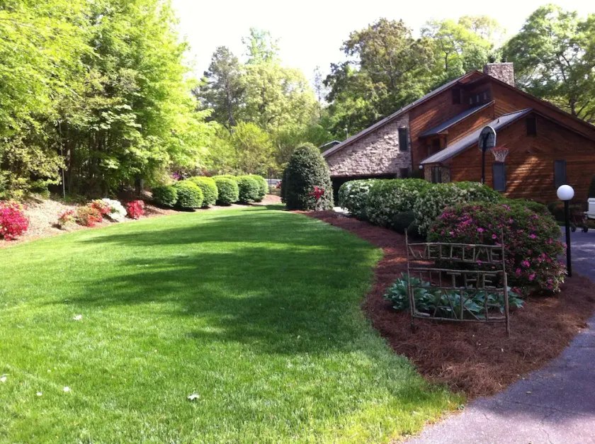Fantastic house, dock, water toys and hot tub!! Summer dates available!! - Image 1