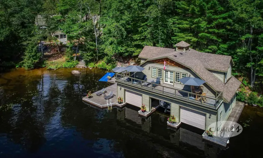 Live the Good Life on Lake Muskoka! 6 bdrm 5 bath Cottage +Boathouse! Sleeps 17! - Image 1