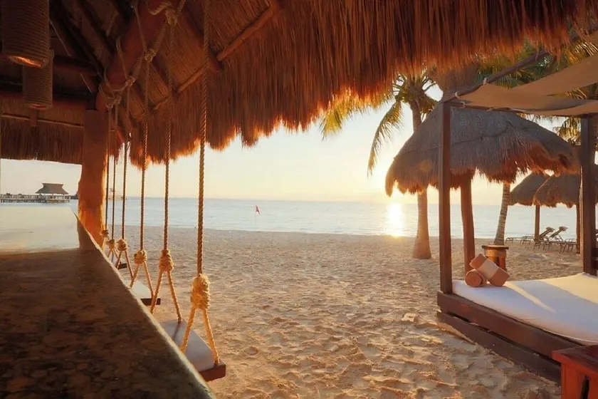 2 Bedroom Oceanfront Penthouse with Resort Amenities - Image 1