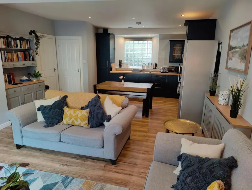 Fabulous 2BD Maisonette Dunfermline, Fife - Image 1