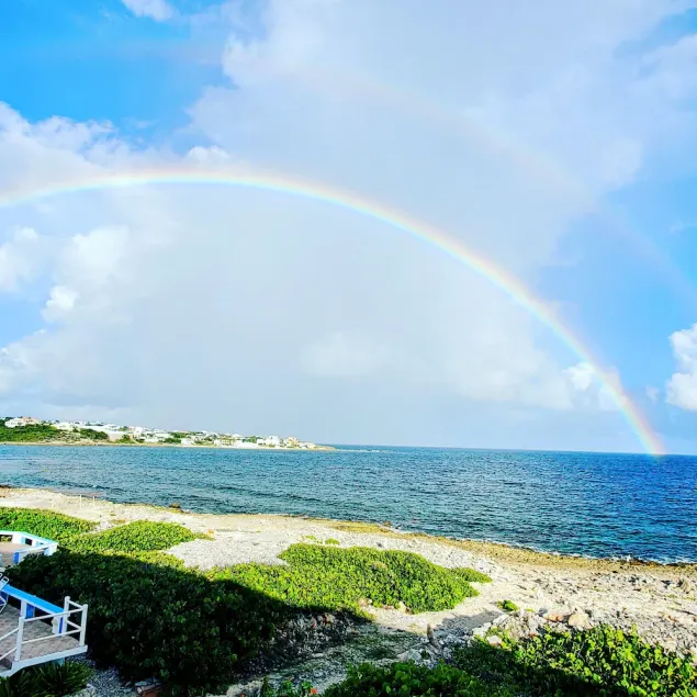 Ocean Front Condo - 3 minutes walk to the beach - Image 1