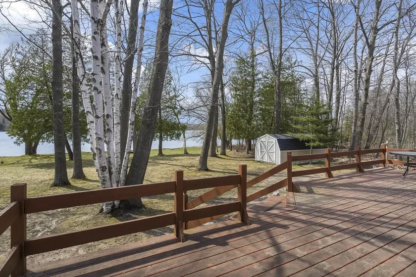 Munro Lake House Central Location to Northern Michigan's Favorite Activities! - Image 1