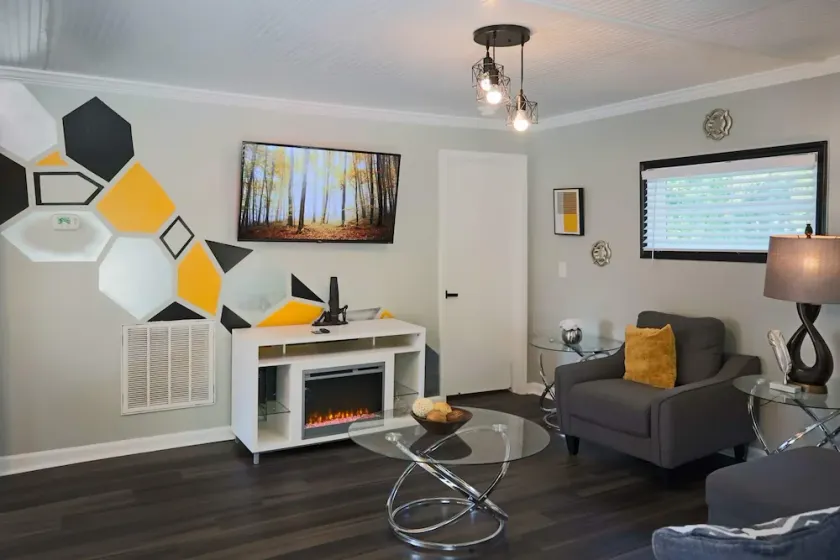 Beautiful Home At Downtown Apex - Image 1