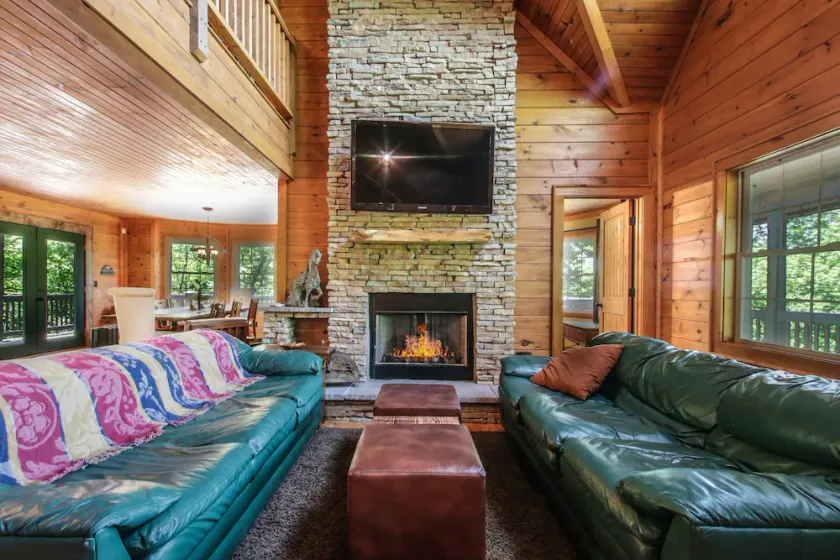 5 bedroom Luxury Cabin in Mountains of Maggie Valley, NC Hot tub and pool table. - Image 1