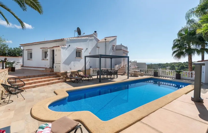 Villa 'Vista Hermosa' con vistas al mar, Wi-Fi y aire acondicionado - Image 1