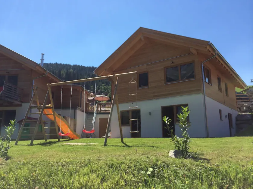 'Hüttenzauber' lige ved skiløjpen med en privat sauna og afslapningsområde. - Image 1