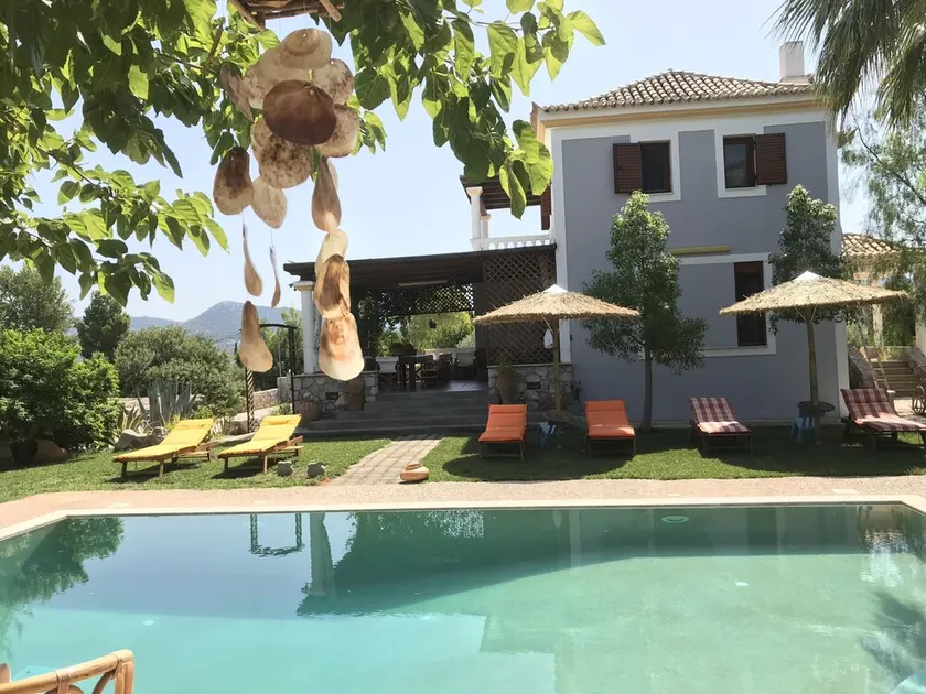 Βιλλα με ιδιωτικη πισινα με θεα θαλασσα με μεγαλο κηπο σε αρχαιολογικους χωρους - Image 1