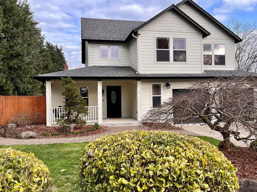 New listing: Home is bright & cheery! - Image 1