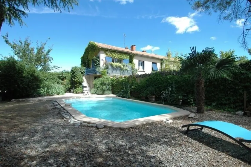 Bel appartement à Maubec avec piscine privée chauffée, WiFi et télévision britannique - Image 1