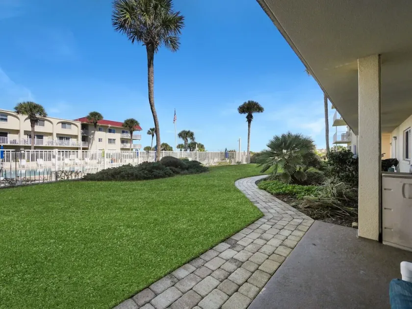 Insel entkommen! unit 115 Renovierte Wohnung direkt am Strand! Nur wenige Schritte vom Strand und Pool entfernt - Image 1