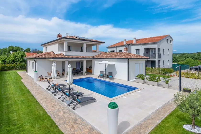 Erstklassige Villa mit Pool, 9 km von Poreč entfernt - Image 1