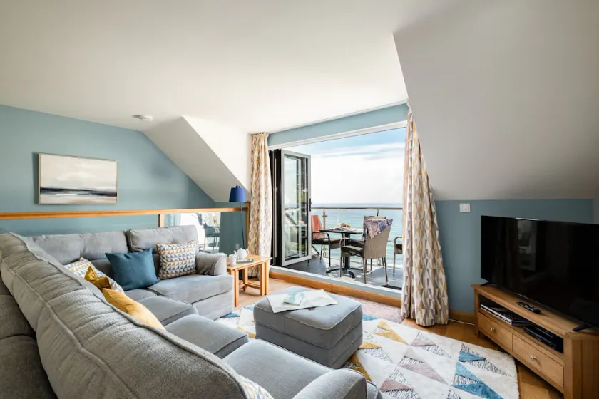 Fantastic Sea Views from this Newly Refurbished Duplex Apartment - Image 1